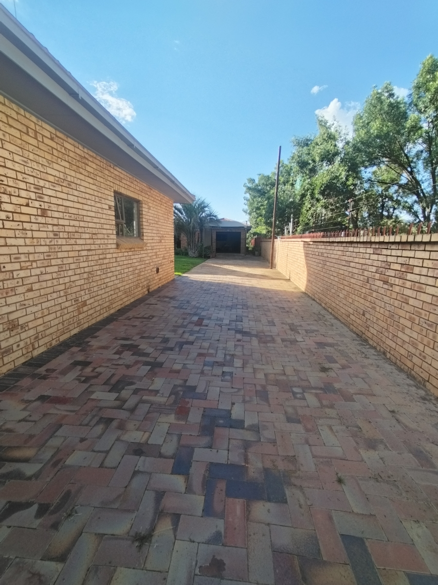 4 Bedroom Property for Sale in Christiana North West